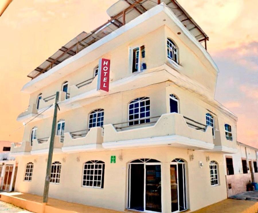 Hotel Baroni Progreso  Buitenkant foto