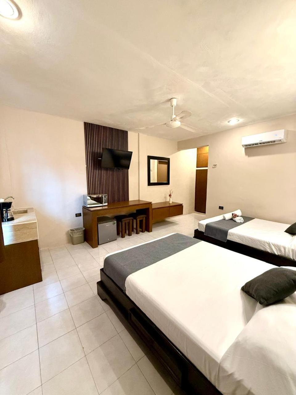 Hotel Baroni Progreso  Buitenkant foto